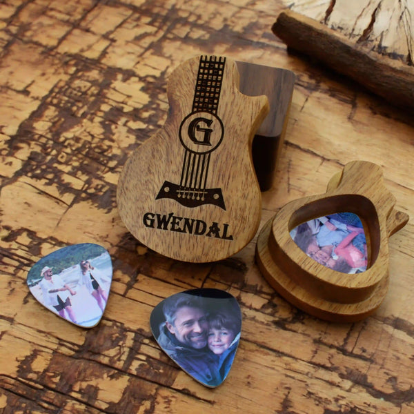guitare en bois personnalisée avec gravure d’un prénom et impression photo
