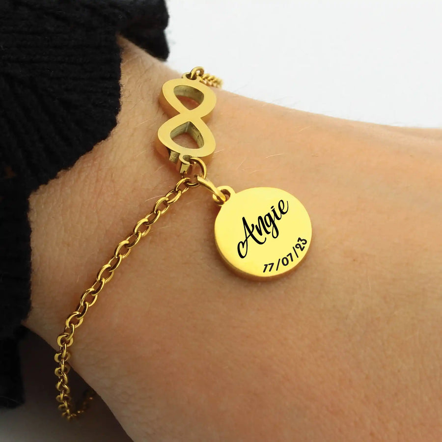 Bracelet médaille personnalisée avec breloque infini couleur or
