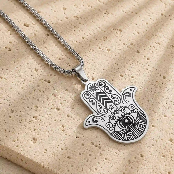 collier avec pendentif main de fatma