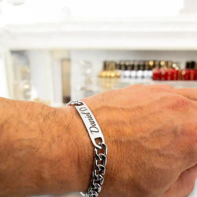 Gourmette argent personnalisée au poignet