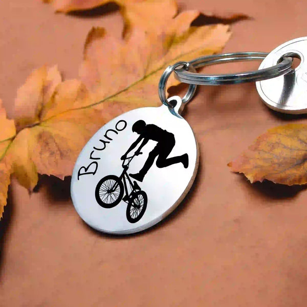 Porte-clé BMX personnalisé avec gravure d’un prénom et silhouette de vélo