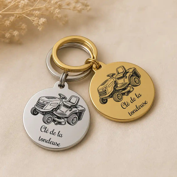 porte clé tracteur tondeuse en acier inox de couleur argent et or