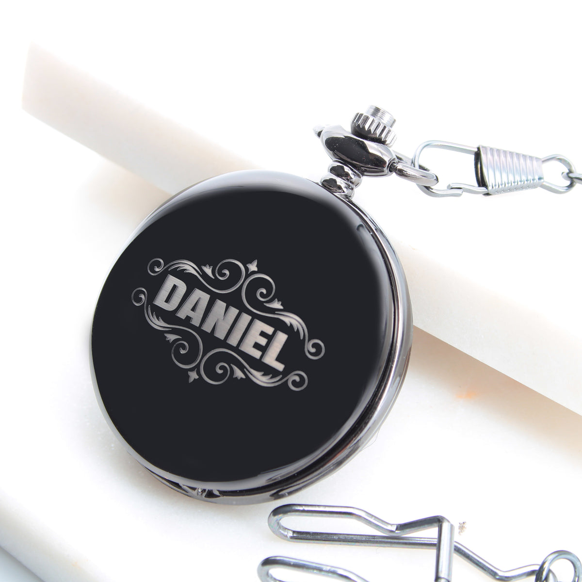 gravure au dos montre à gousset