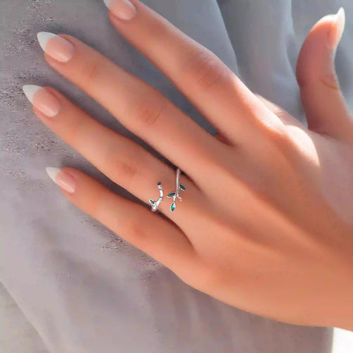 Bijou floral en argent pour femme avec design élégant et taille réglable