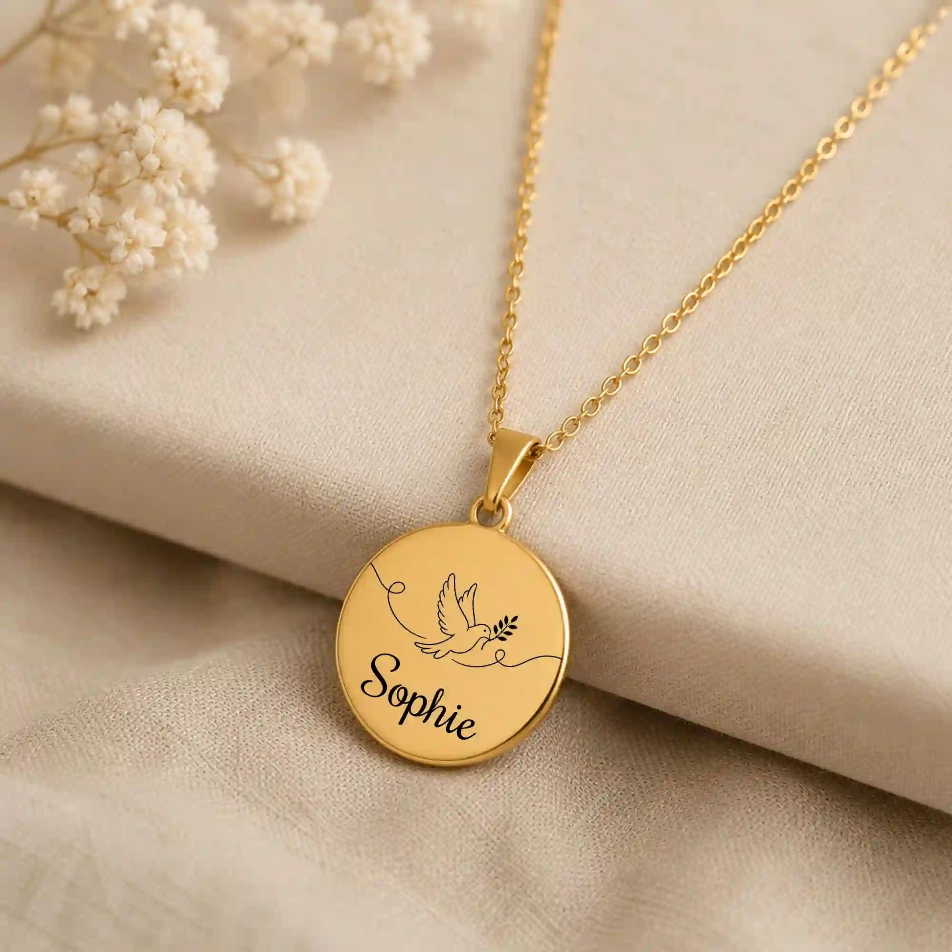 collier bapteme avec une colombe et gravure personnalisée - couleur or
