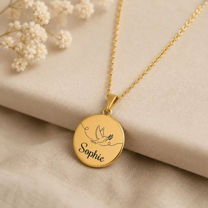 collier bapteme avec une colombe et gravure personnalisée - couleur or