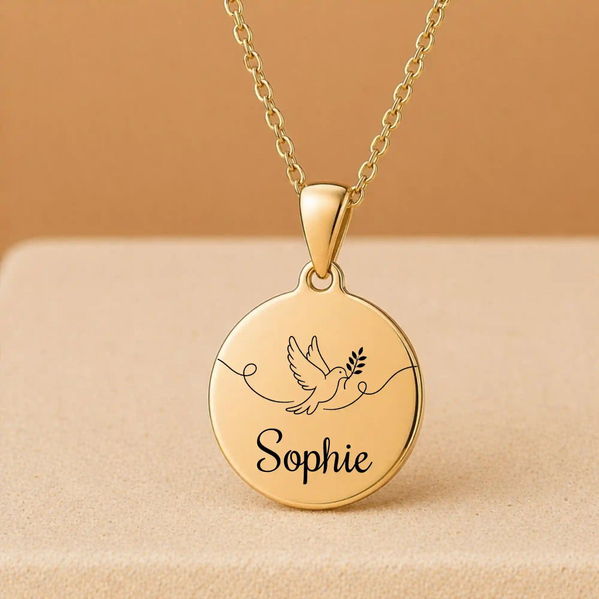 collier bapteme avec une colombe et gravure personnalisée