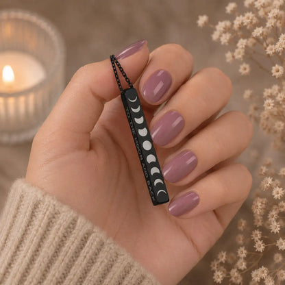 collier phase lunaire , barre 3d noire