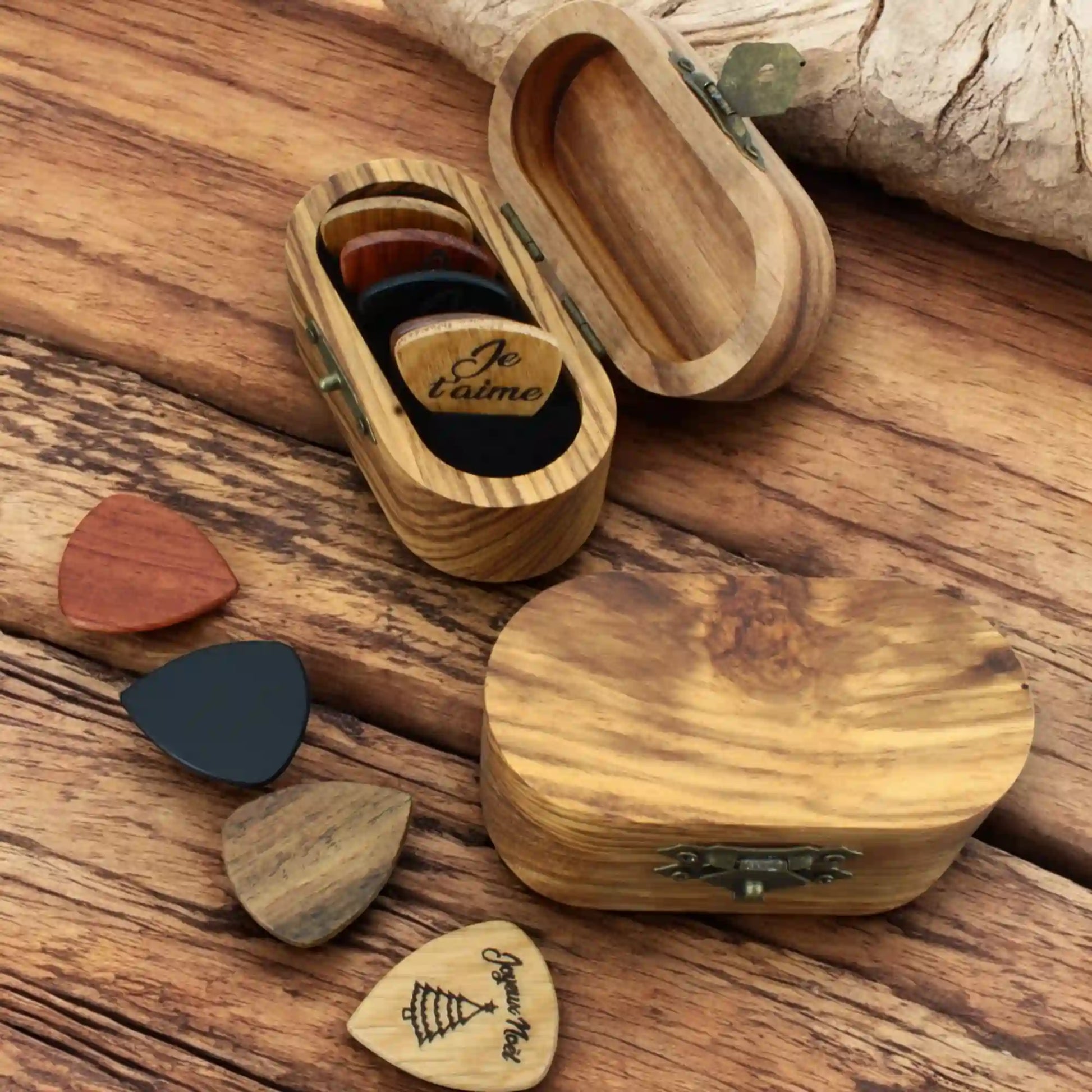 Boîte médiators en bois gravée pour guitariste avec prénom ou message