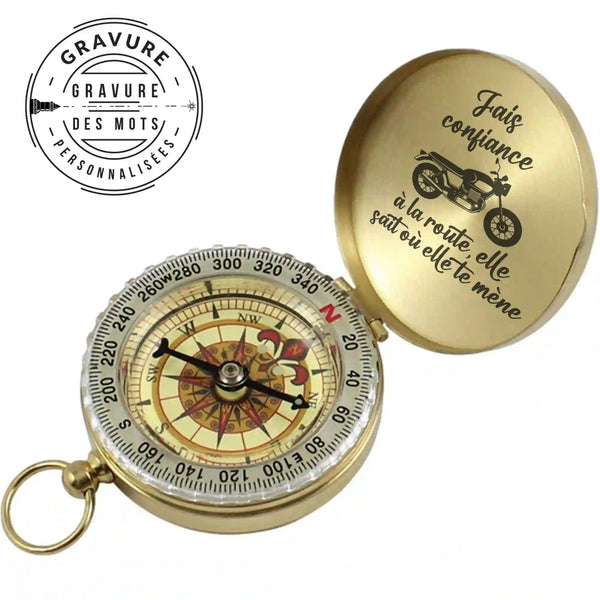 Boussole vintage gravée