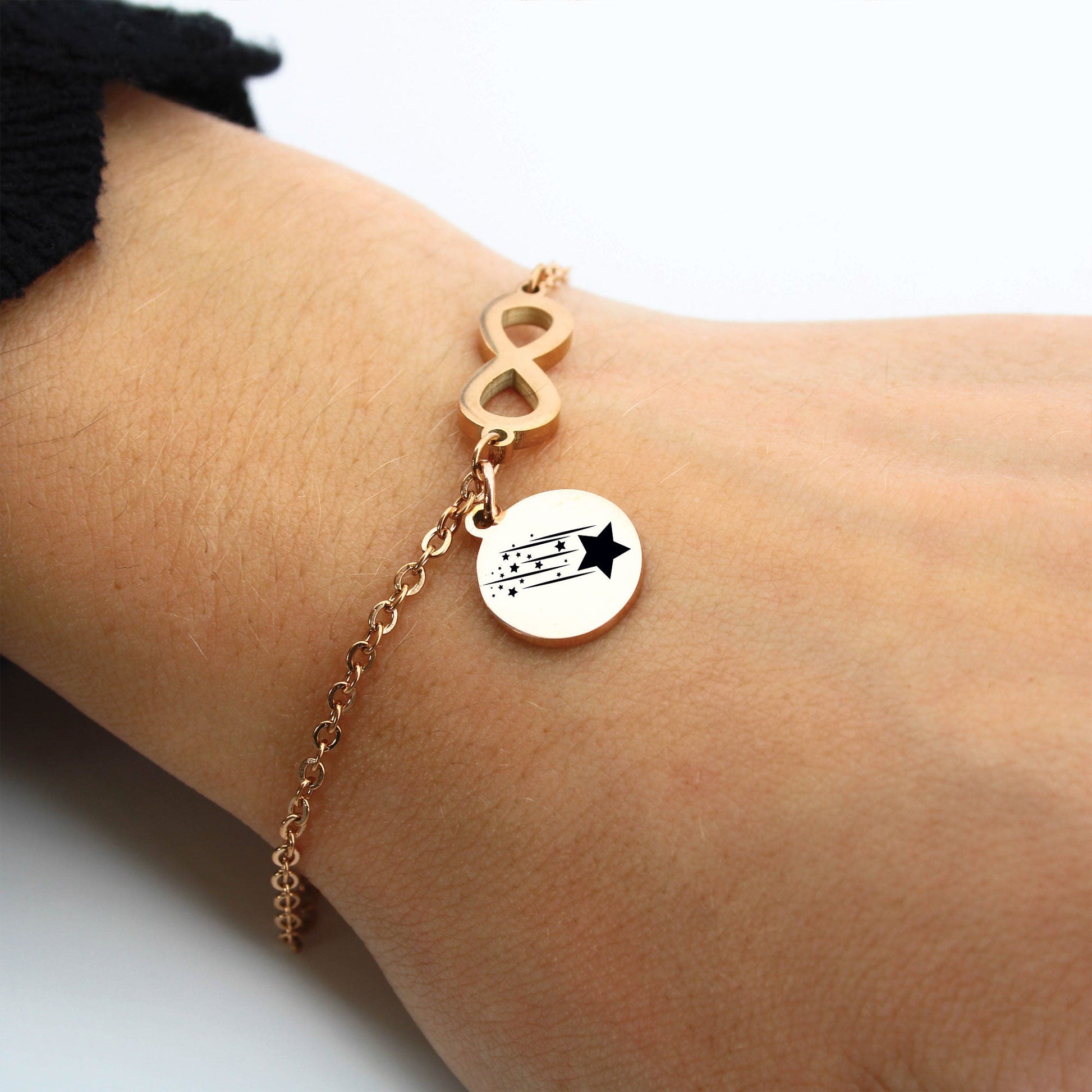 Bracelet infini et médaille personnalisée - Gravure Des Mots