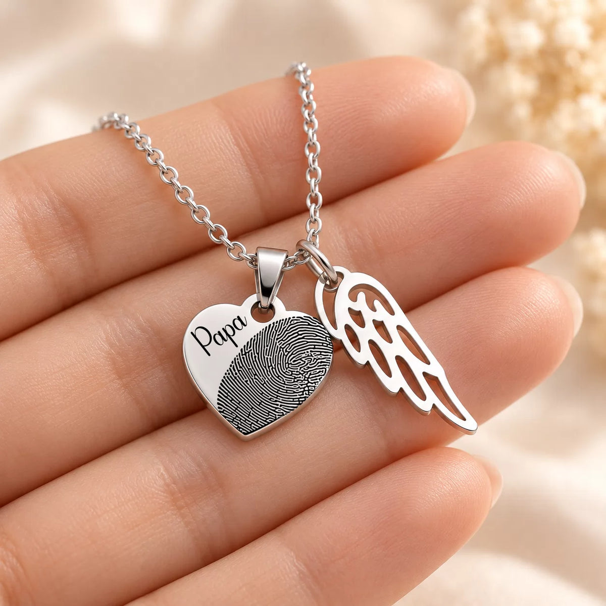 collier coeur argent avec gravure empreinte et breloque aile d'ange
