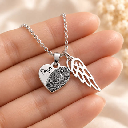 collier coeur argent avec gravure empreinte et breloque aile d'ange