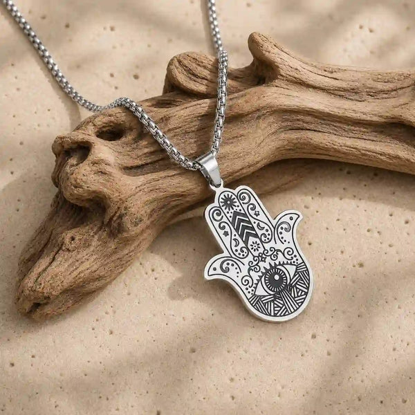 collier avec pendentif main de fatma couleur argent