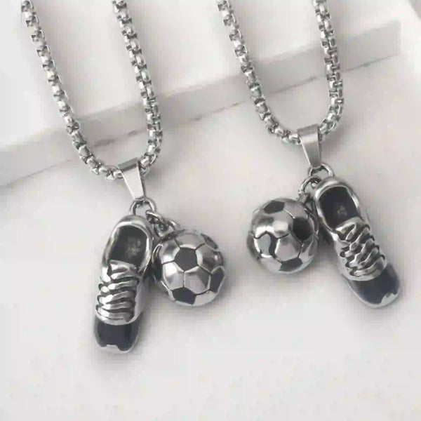 Collier footballeur avec pendentif chaussure et ballon de football