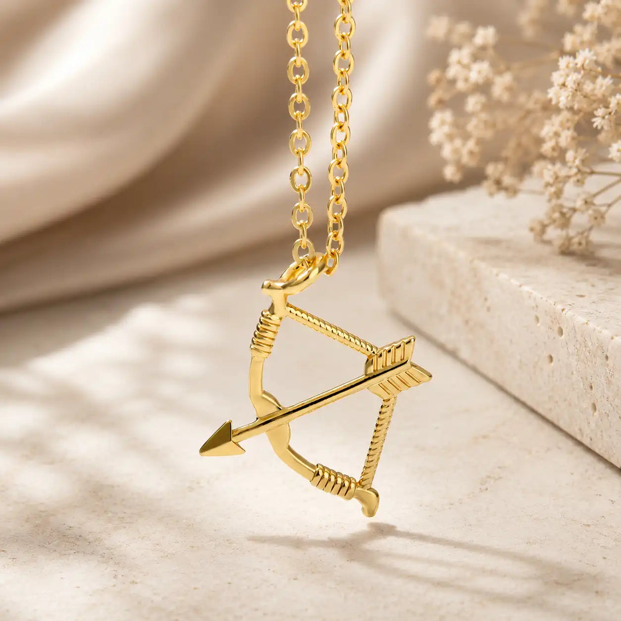 collier avec breloque cupidon
