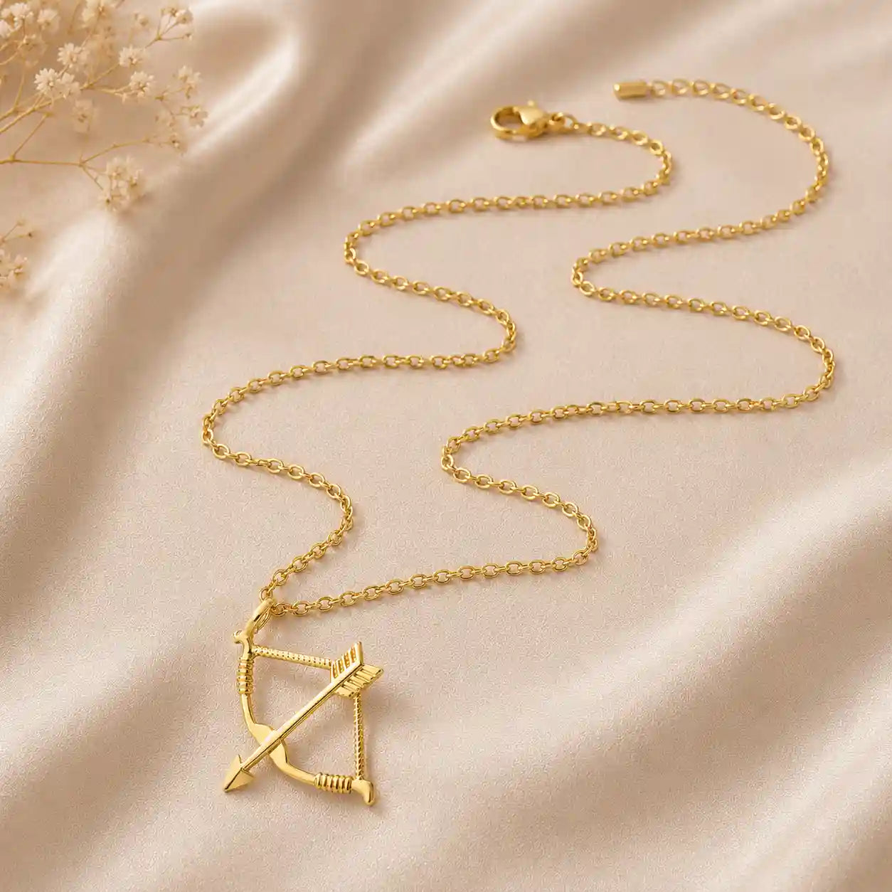 cadeau saint valentin, collier avec breloque cupidon, arc et fleche