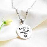 Collier personnalisé pour maman avec gravure d’un prénom et pendentif cœur