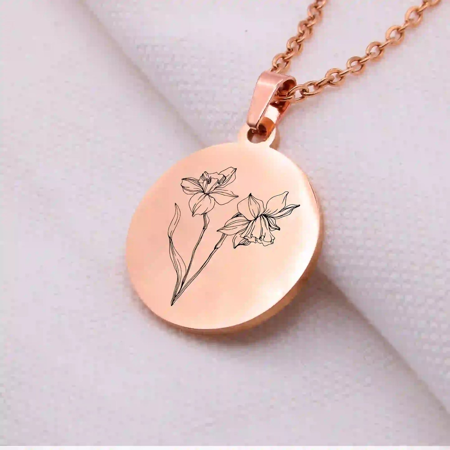 collier fleur de naissance gravure personnalisée