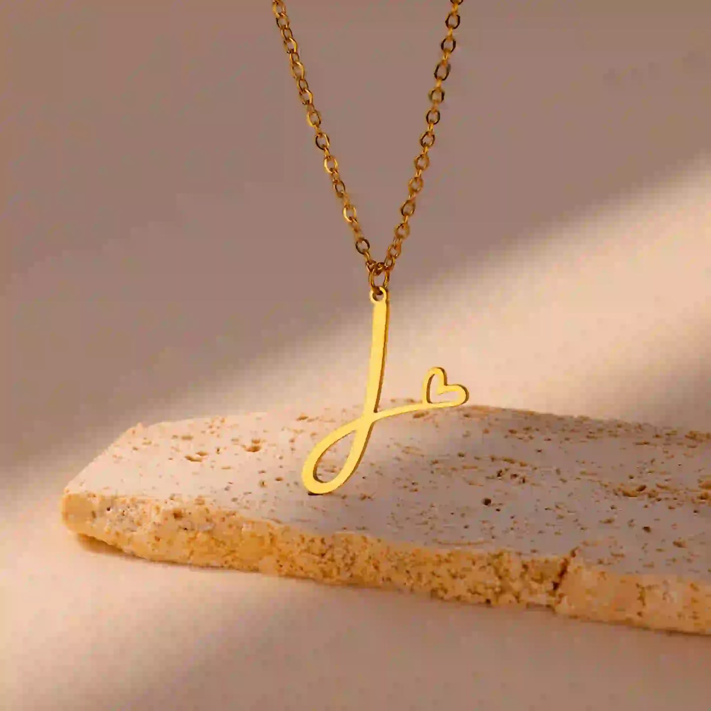 collier-pendentif-intiale-lettre-J