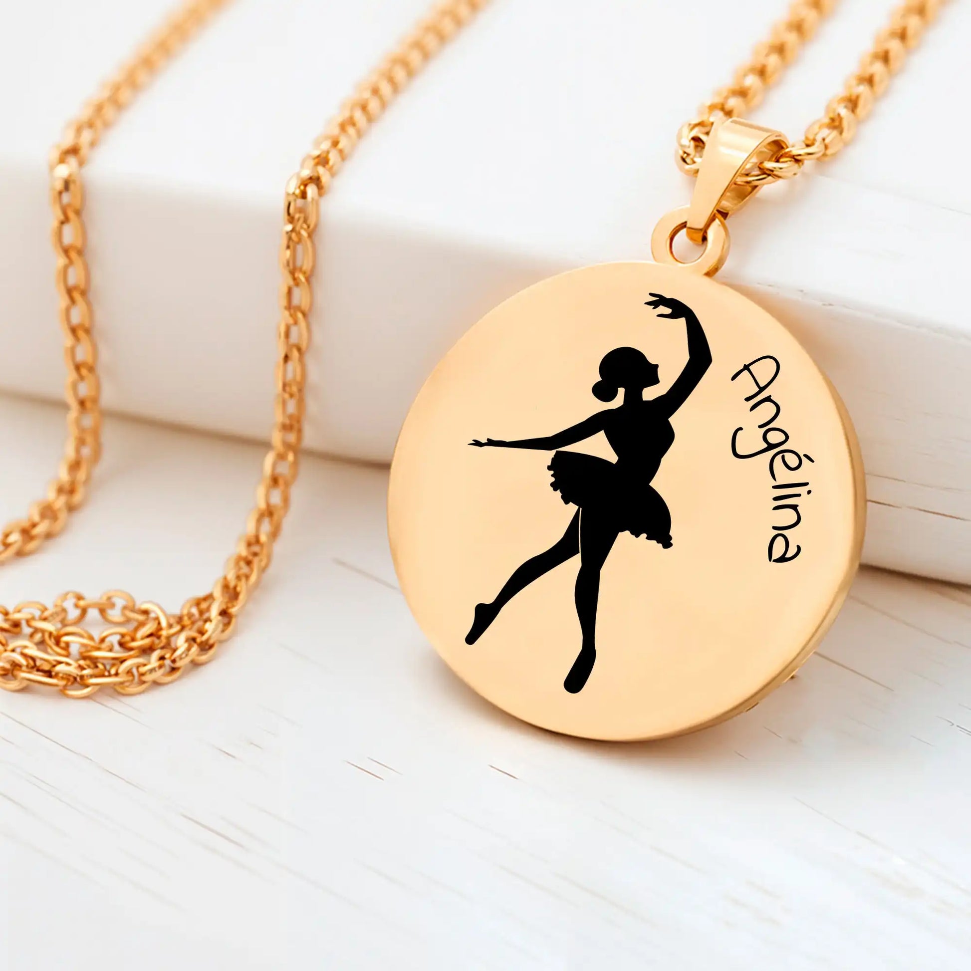 collier danseuse gravure personnalisée