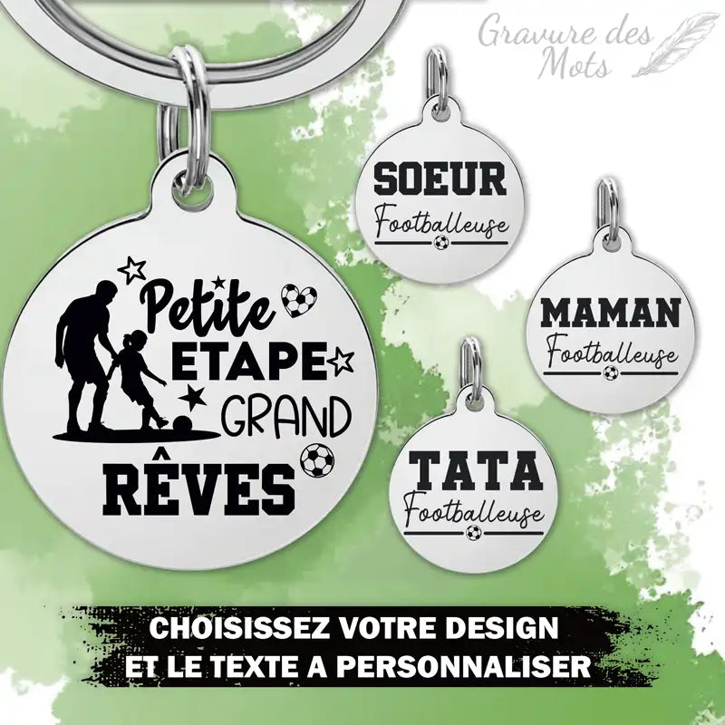 porte clé footballeuse avec gravure arrière personnalisée
