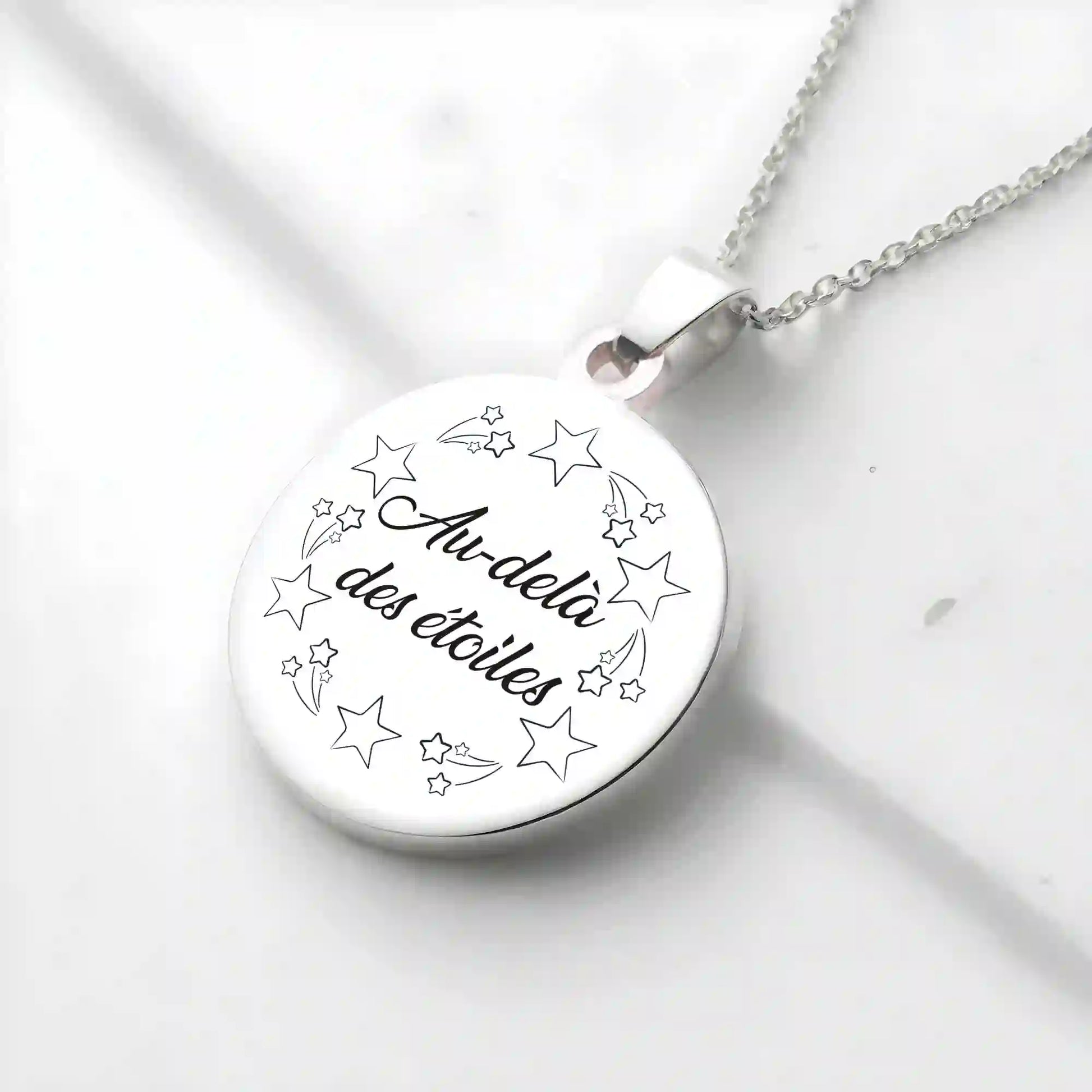 Collier couronne d etoiles personnalisé avec gravure d’un prénom 