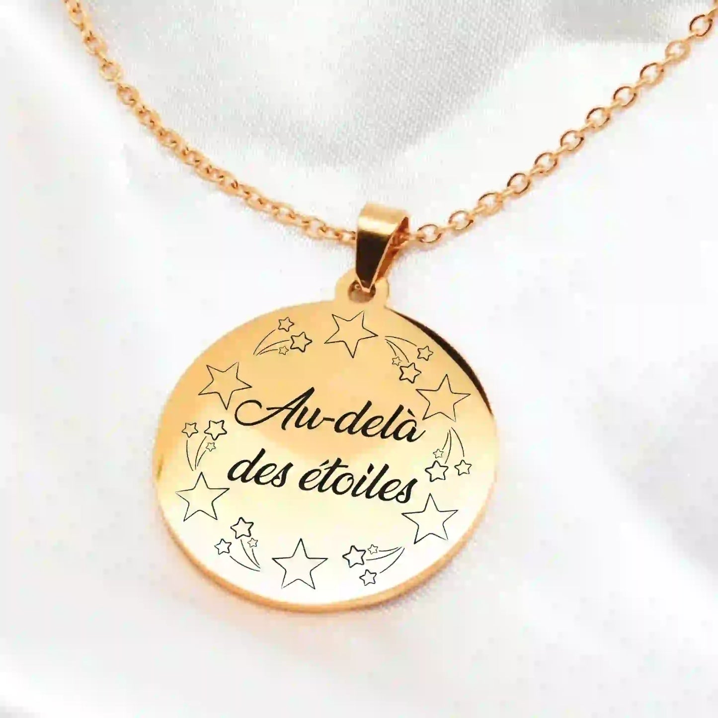 Bijou étoilé gravé avec message personnalisé sur pendentif 