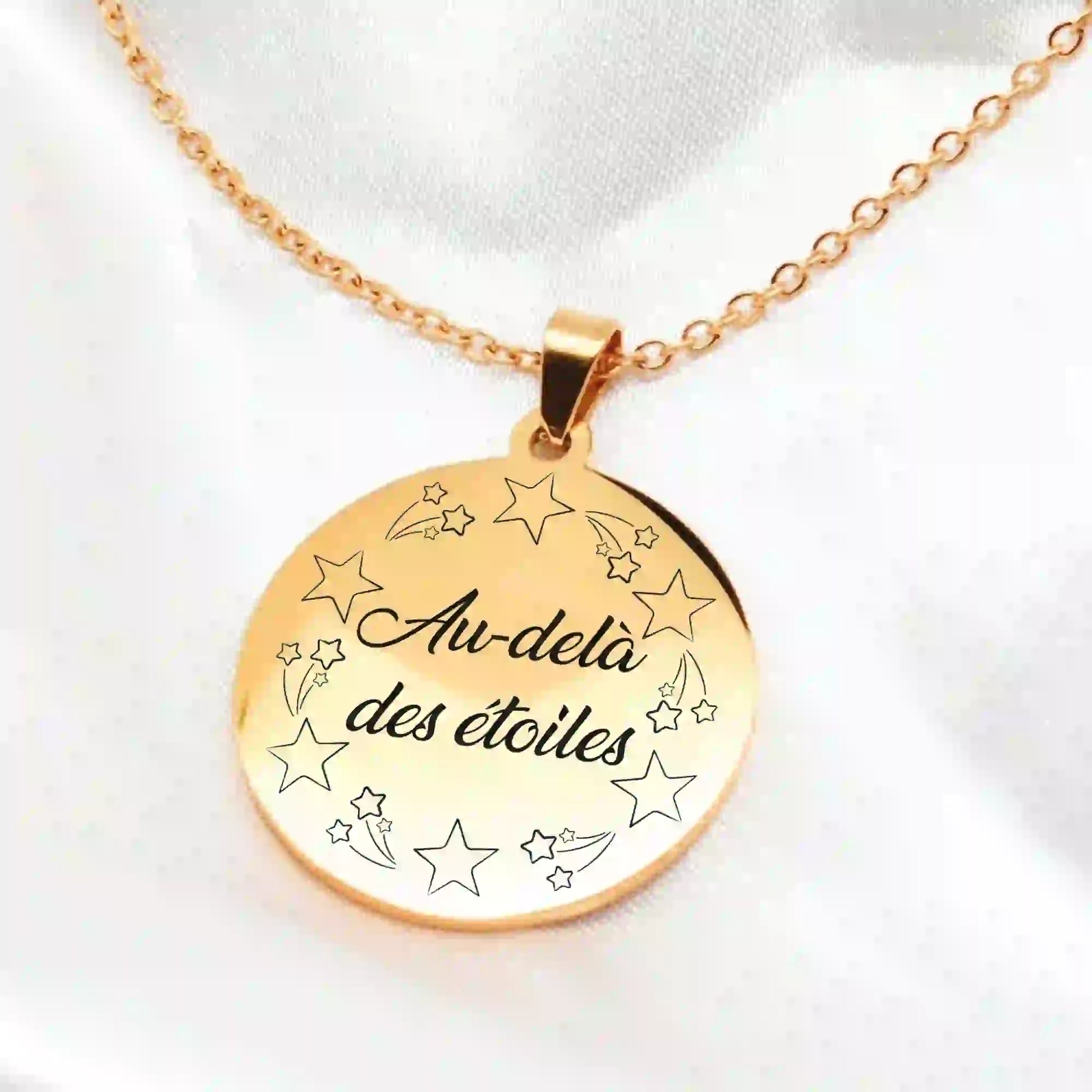 Bijou étoilé gravé avec message personnalisé sur pendentif 