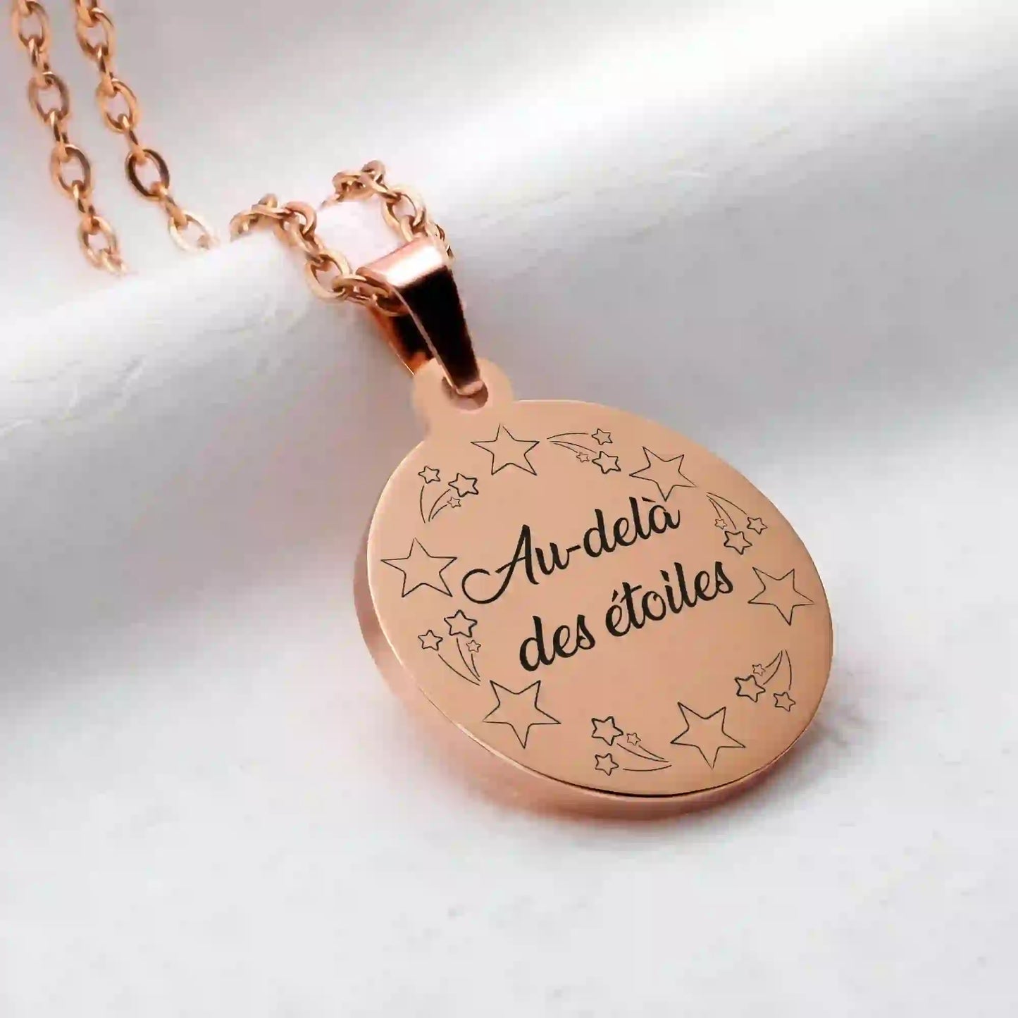 Collier rose gold avec couronne d étoiles et texte gravé