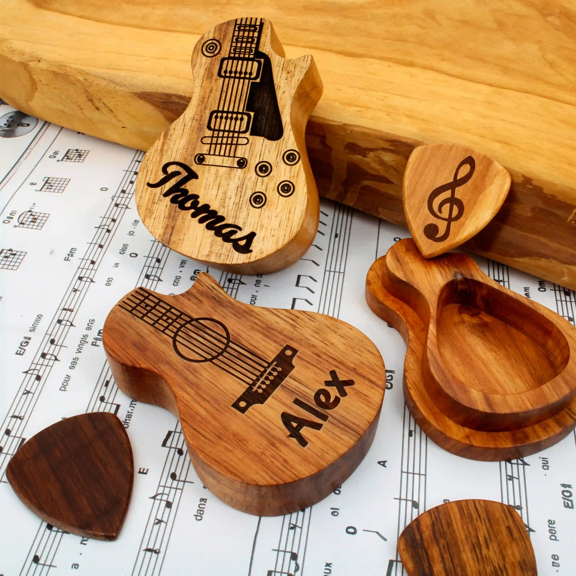 gravure personnalisée sur guitare en bois