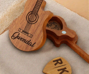 Guitare bois personnalisée avec médiator