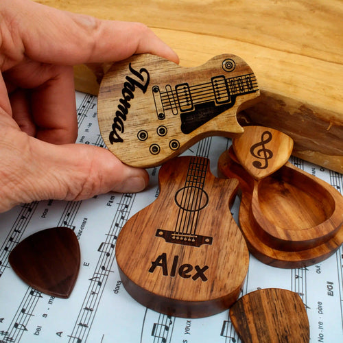 boite en bois, en forme de guitare avec gravure personnalisée