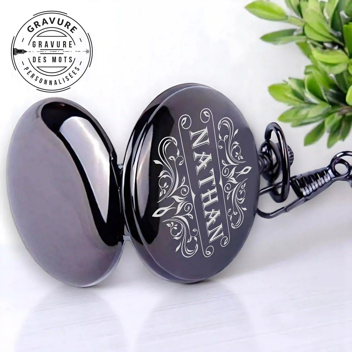 Cadeau homme personnalisé avec montre à gousset noire et message gravé