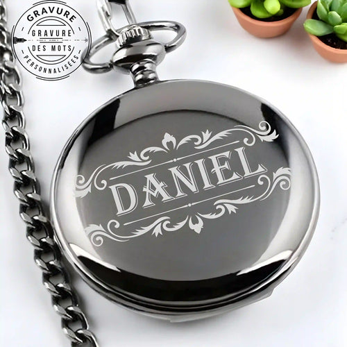 Montre à gousset noire personnalisée avec gravure élégante sur le couvercle