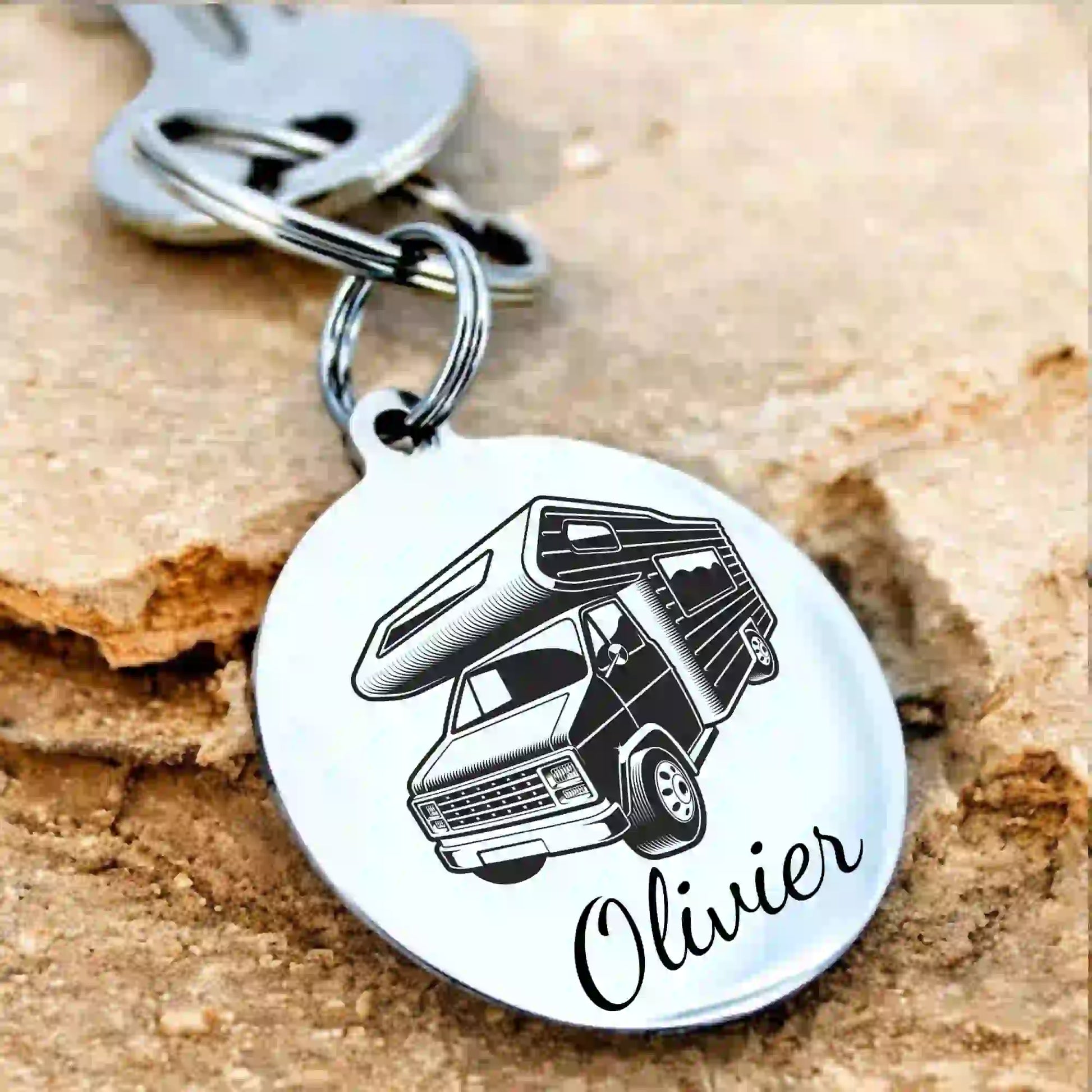 orte-clé gravure camping-car, parfait pour un cadeau unique.