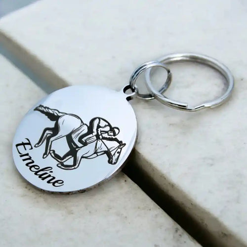 Porte-clé équitation personnalisé avec gravure d’un prénom et cheval
