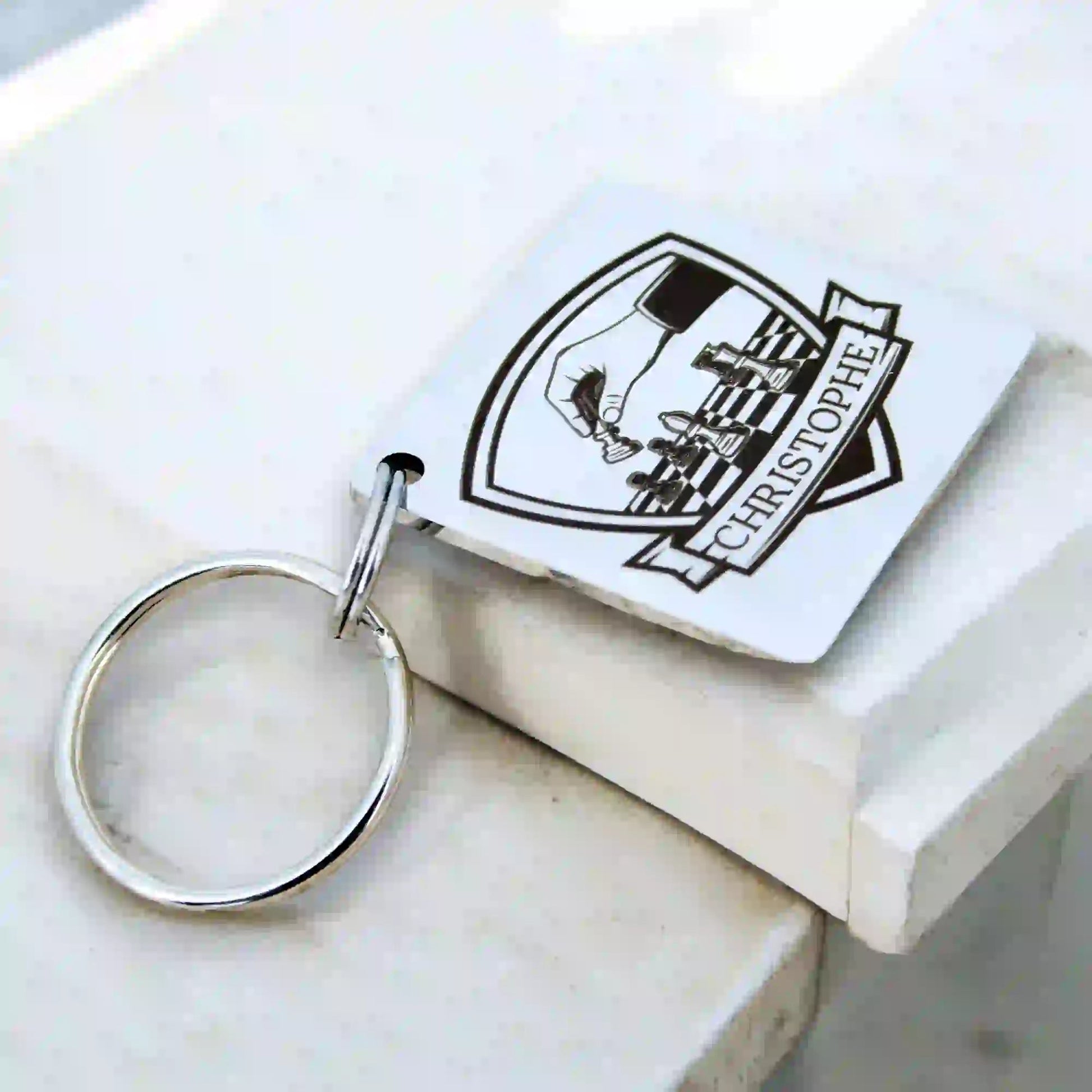 Porte-clé joueur d’échecs avec pion gravé et message personnalisé