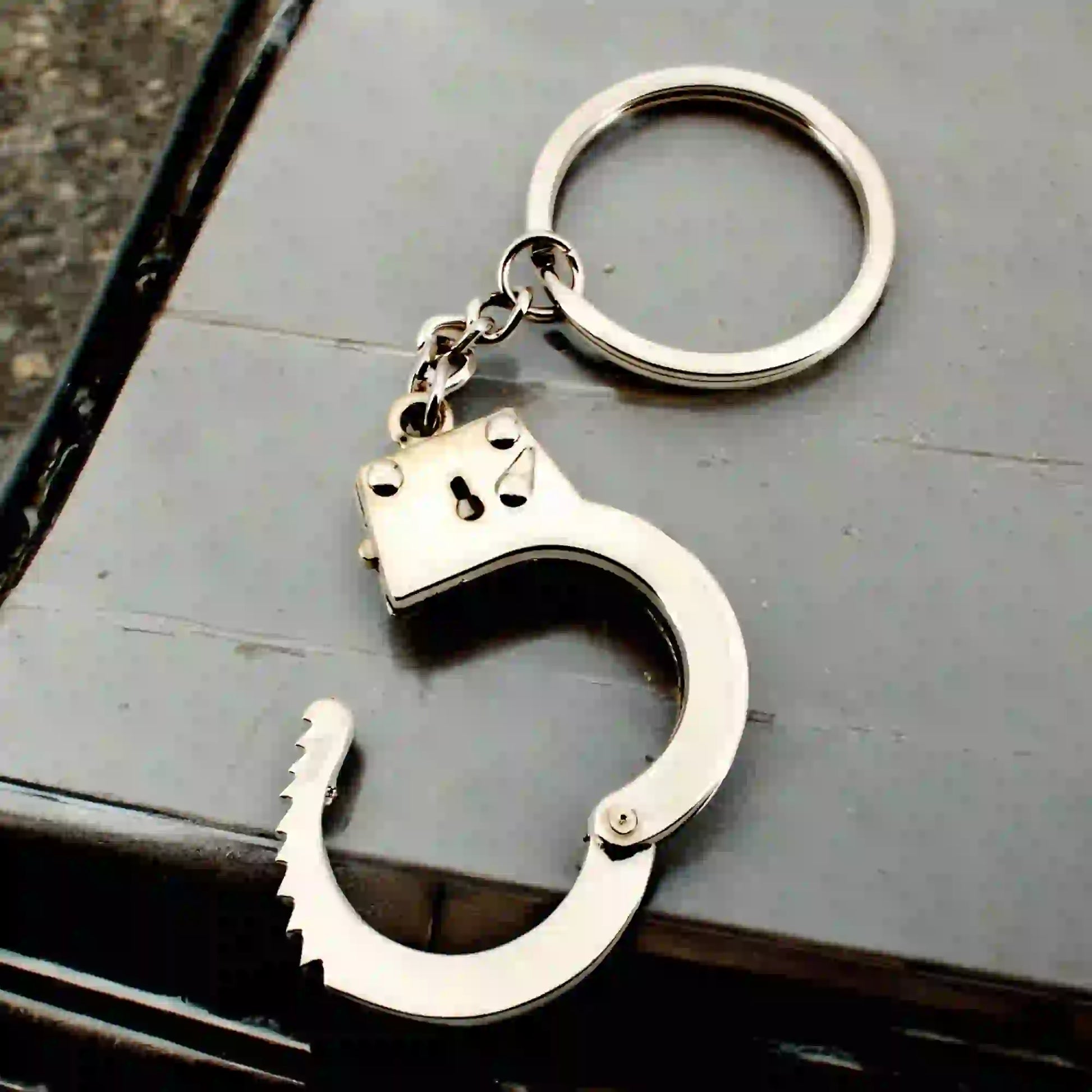 porte clé menotte de police gravure personnalisée