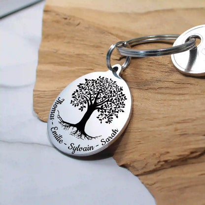 Porte-clé arbre de vie posé sur un morceau de bois