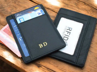 Porte carte en cuir noir personnalisé